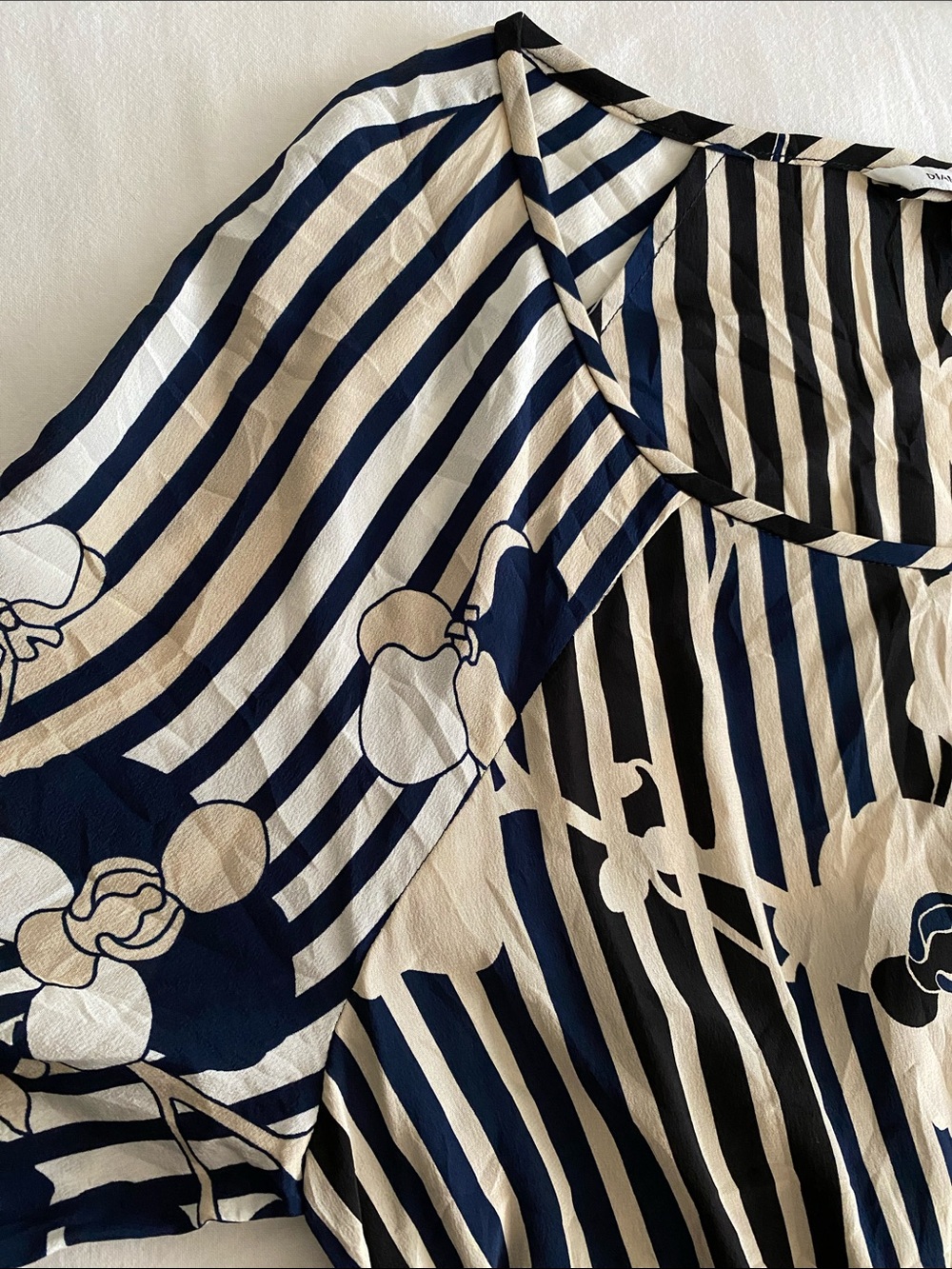 Diane Von Furstenberg elegant 100% silk Florence dress Side Zip Tie Belt Size 10 - Picture 6 of 16
